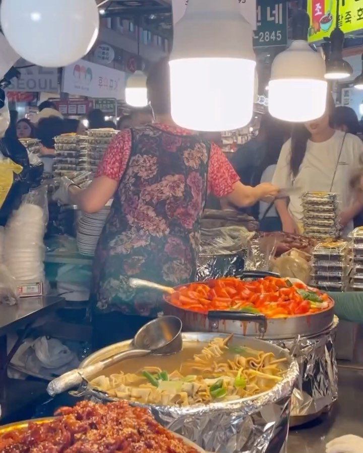 Essential Seoul Attractions, Food, and Shopping Guide
