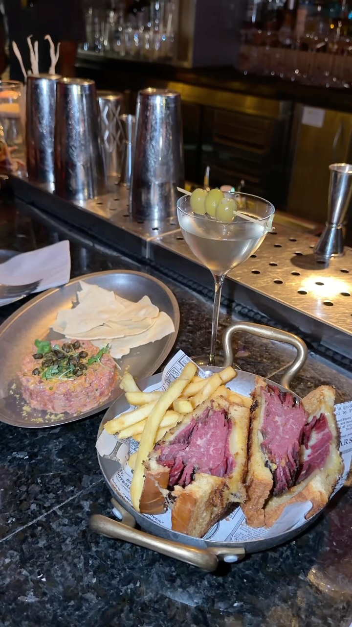 Spanish Bars With 2000s Music And More