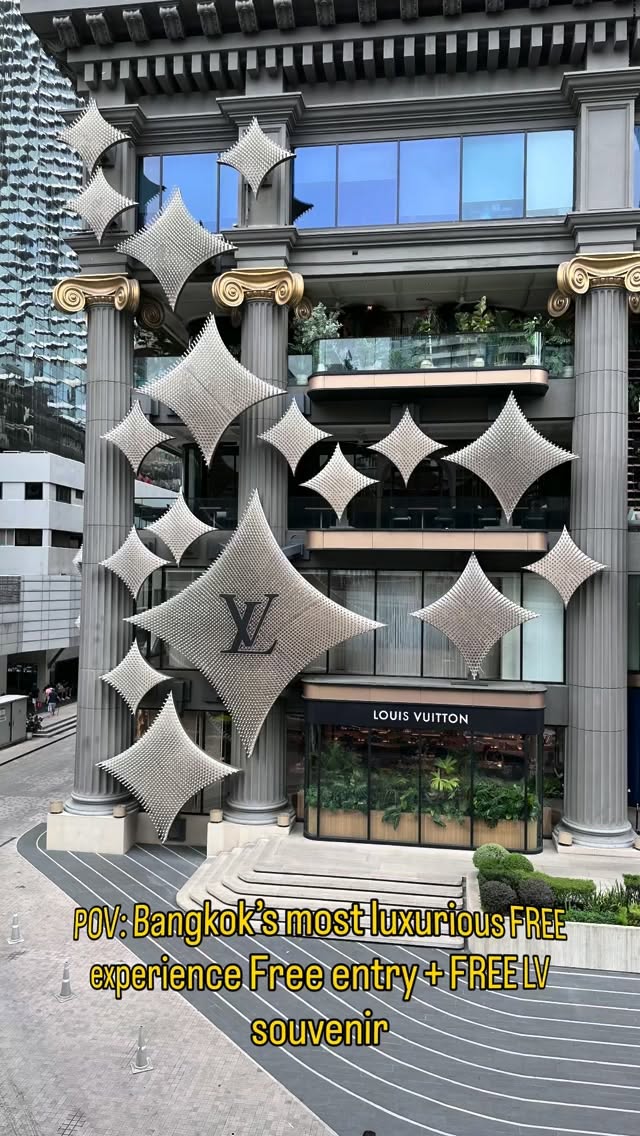 Louis Vuitton Cafe Offers Free Entry and Souvenir