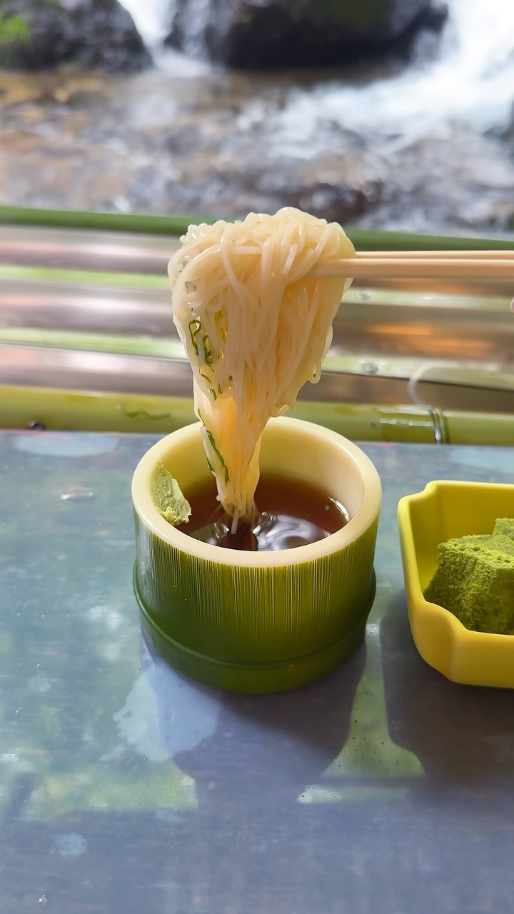 Hirobun Offers Refreshing Riverbed Dining