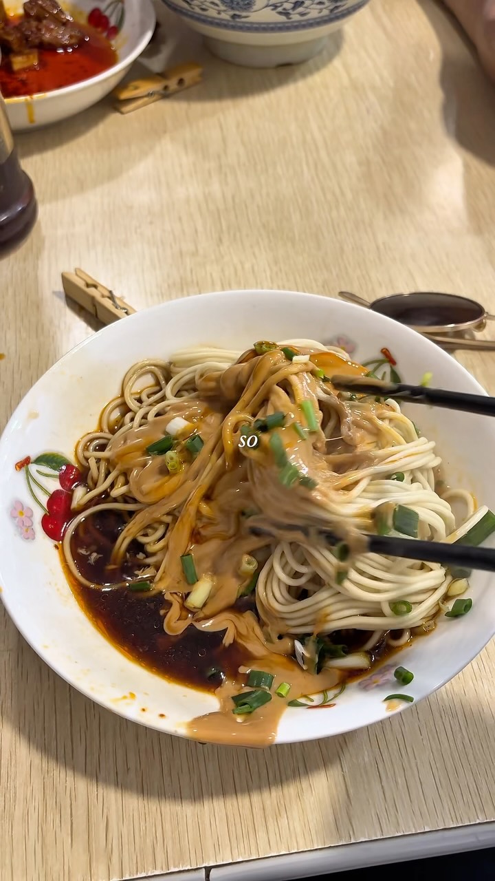 Shanghai's Michelin-Starred Sesame Paste Noodles