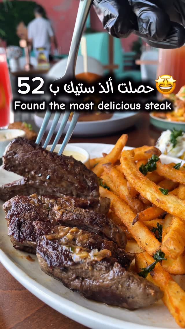 Dubai Eatery Features Steak, Burgers, Pizza & More