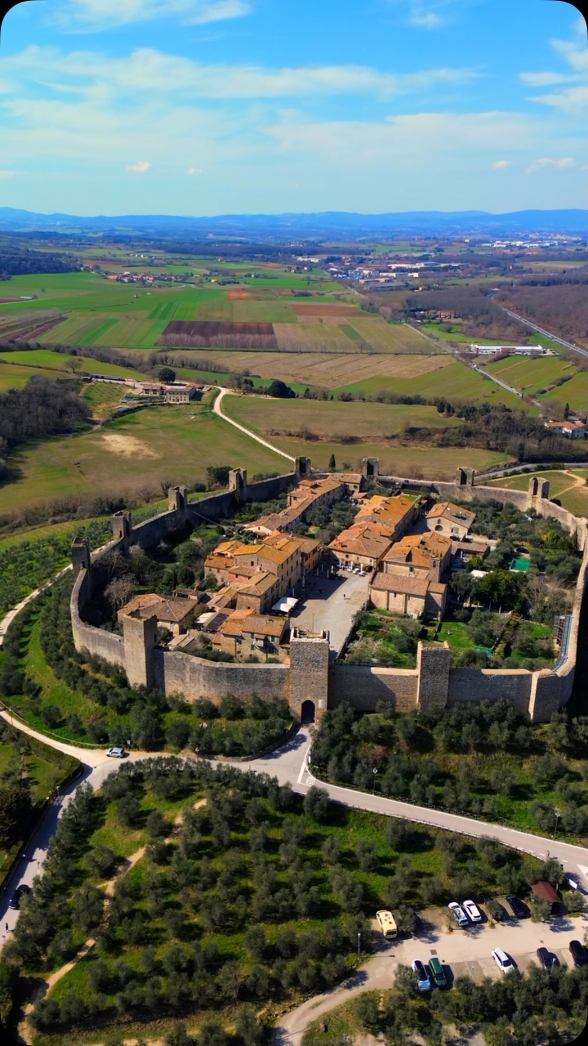 Tuscan Medieval Town Offers Historic Charm