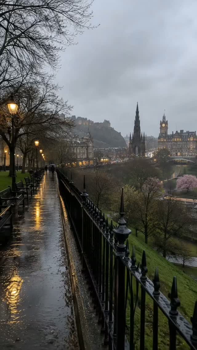 Edinburgh Castle and Victoria Street