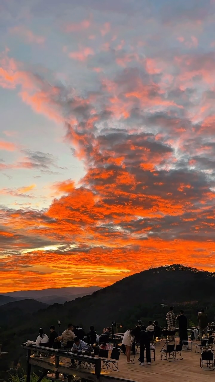 Cafe Views Of Sunrises And Sunsets In Da Lat