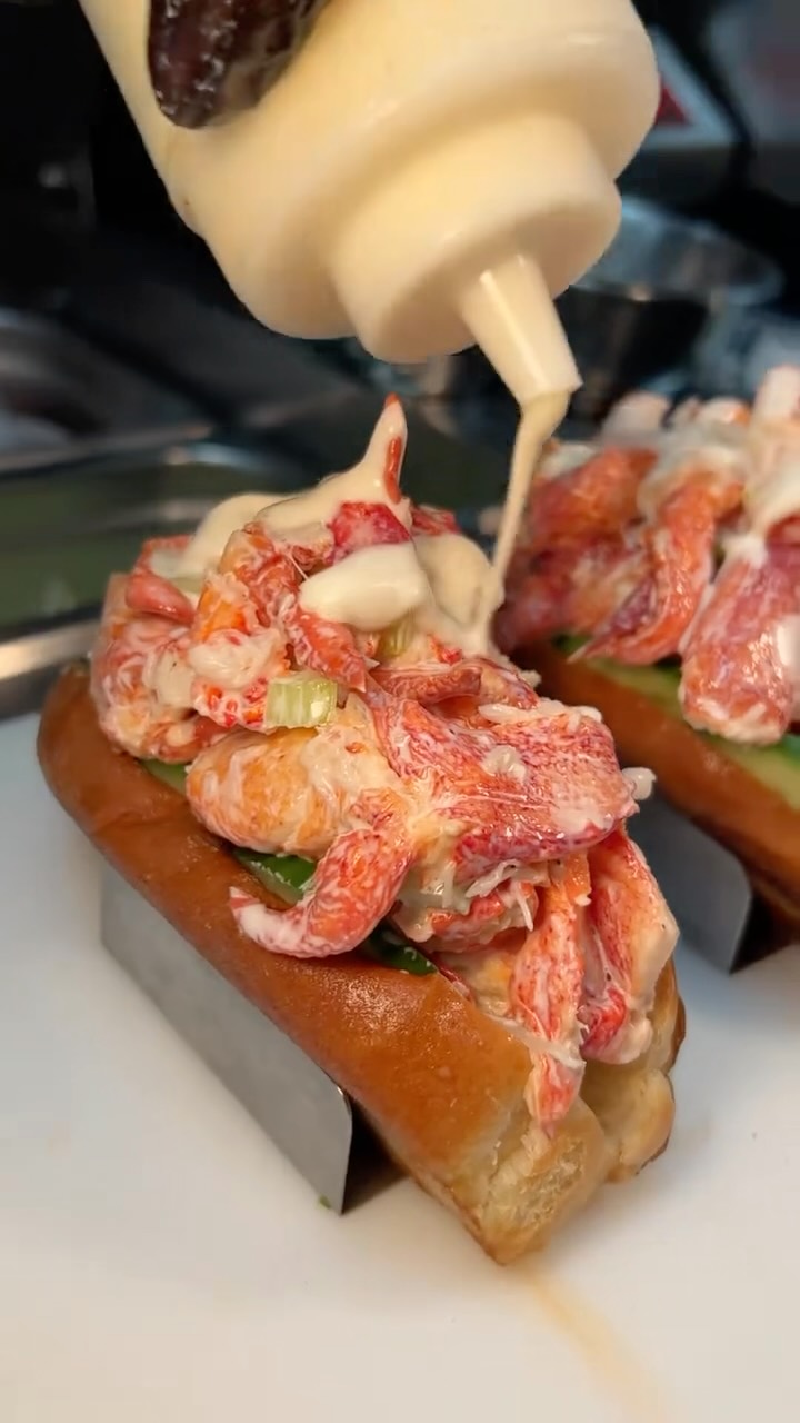 Red Hook Lobster Pound Prepares California Lobster Rolls