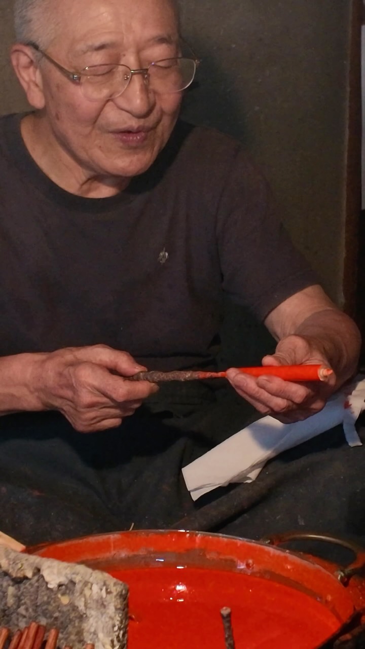 Traditional Japanese Candle Craftsmanship in Hida Furukawa