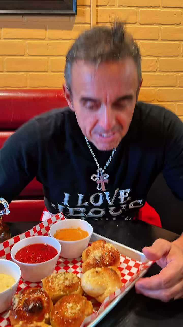 Marsigliano's Pizzeria Garlic Knots With Sauce