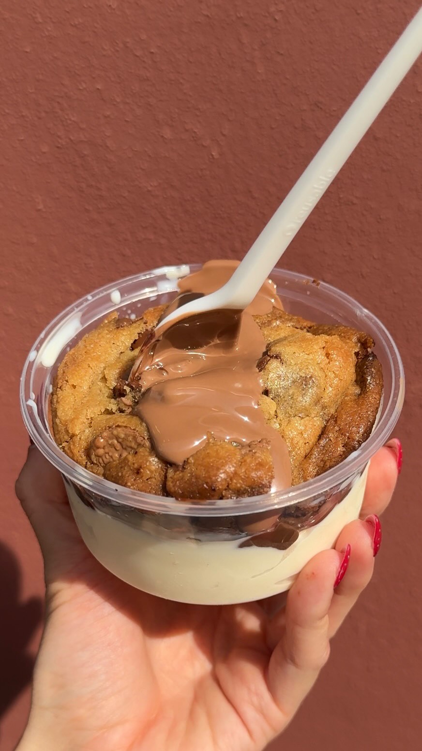 Berlin Dessert Spot Offers Hot Cookies and Chocolate Cups