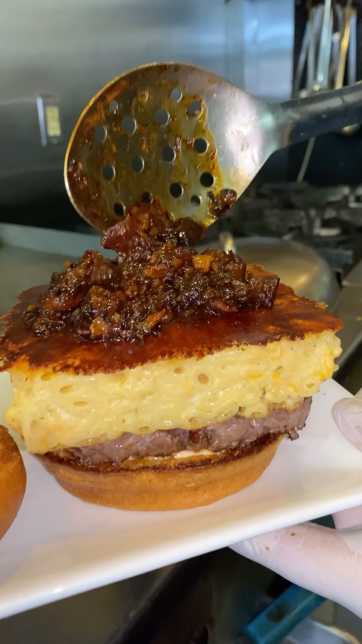 Truffles N Bacon Cafe's Mac N Cheese Burger