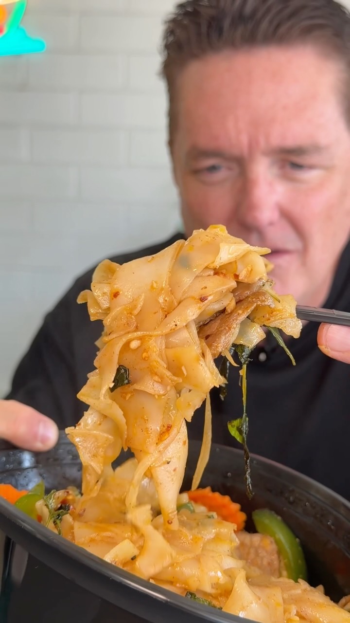 Vic's Thai Food: Authentic North Hollywood Dishes