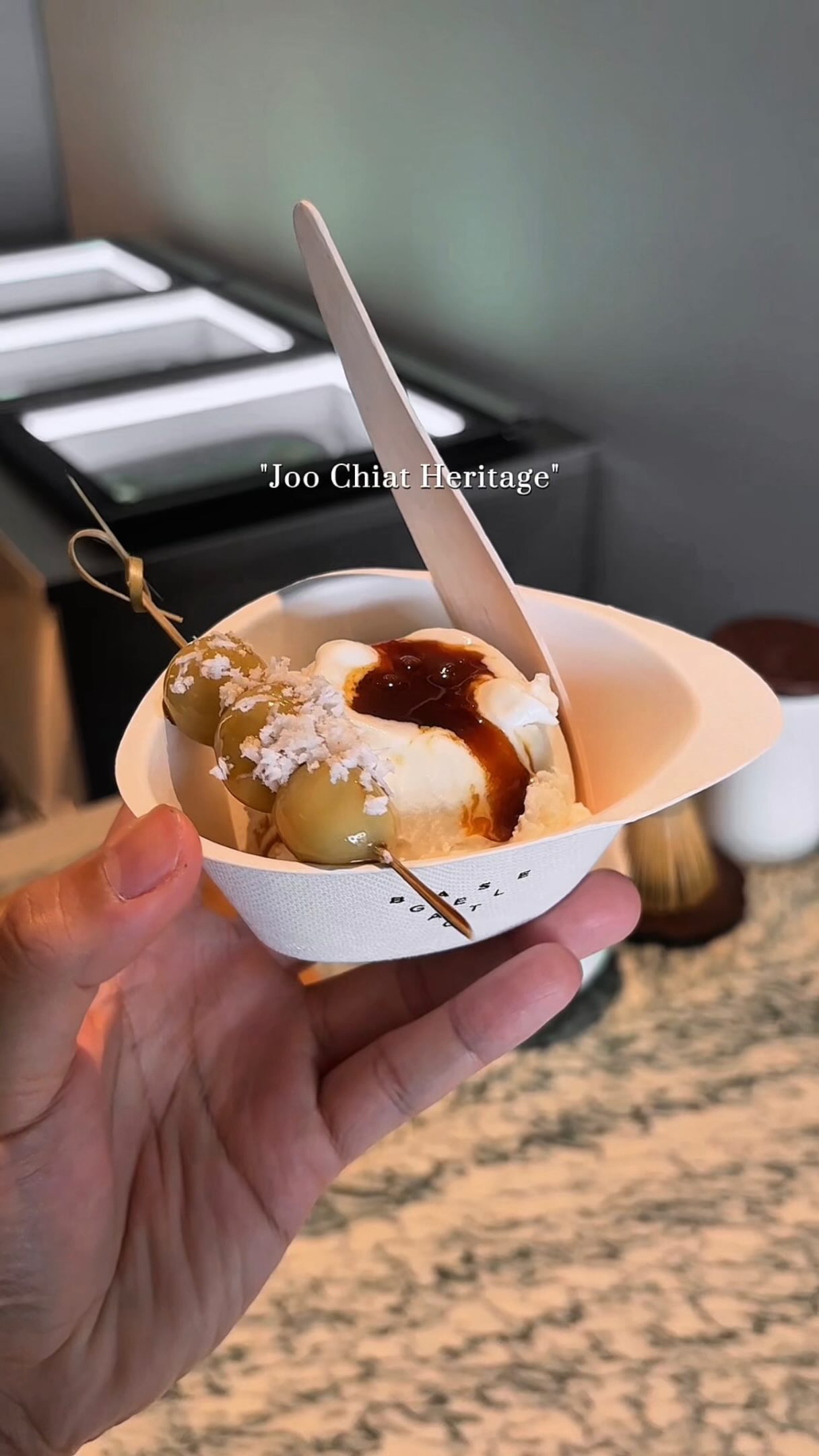 Singapore Cafe's Theatrical Gelato Presentation