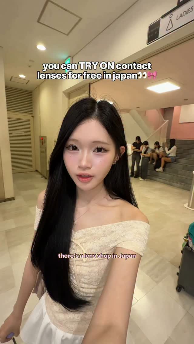 Shibuya 109 Contact Lens Store Offers Free Try-Ons