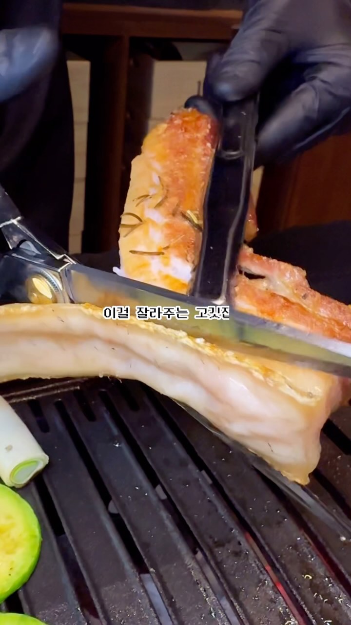 Jeju Rooftop Black BBQ: Apgujeong's Hotspot