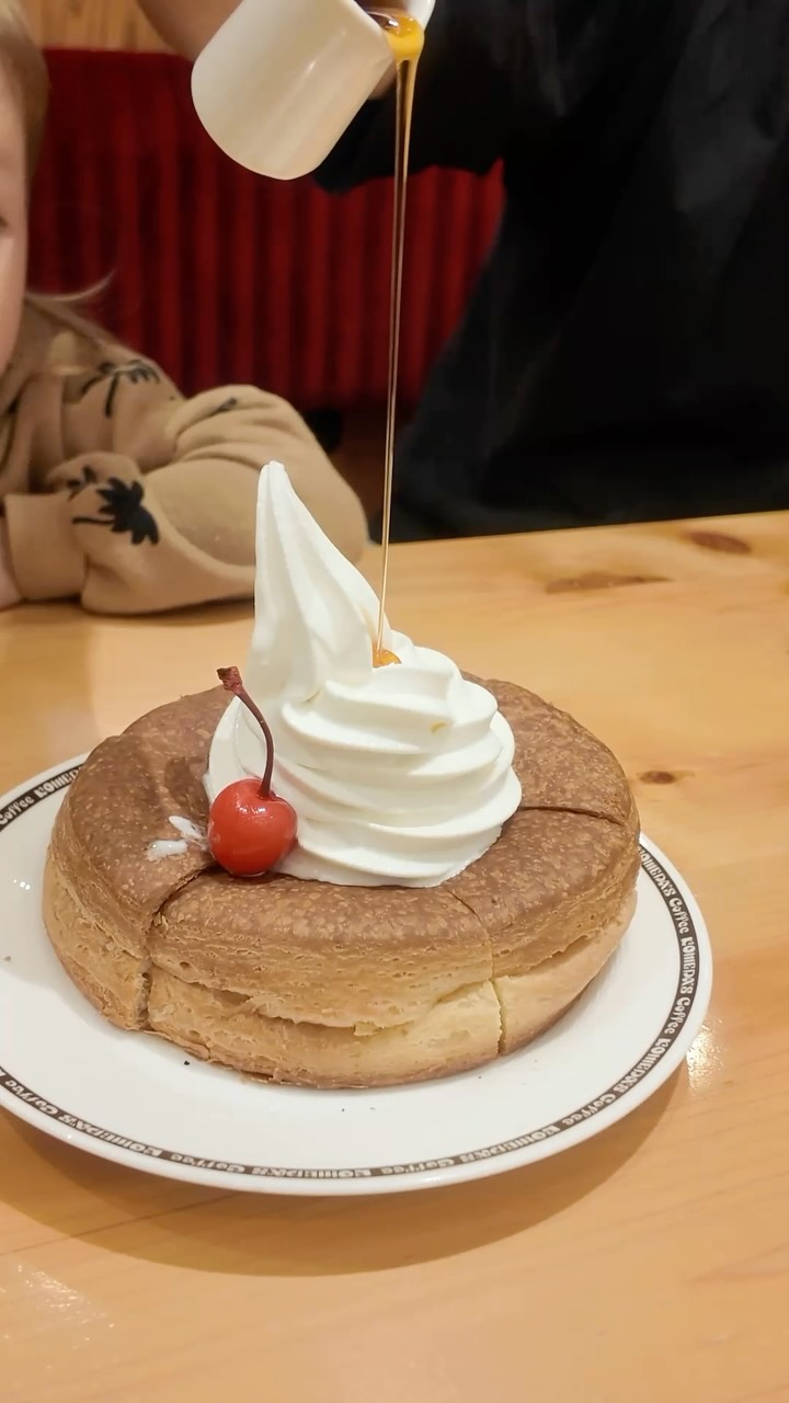 Komeda's Coffee: Japanese Milanesa Sandwiches and Medialunas