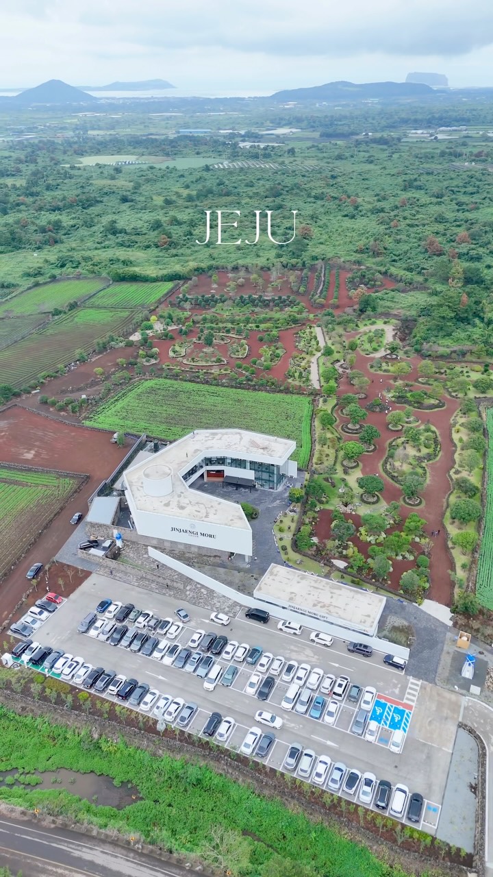 Jeju's New Garden Cafe Overlooking Eastern Scenery