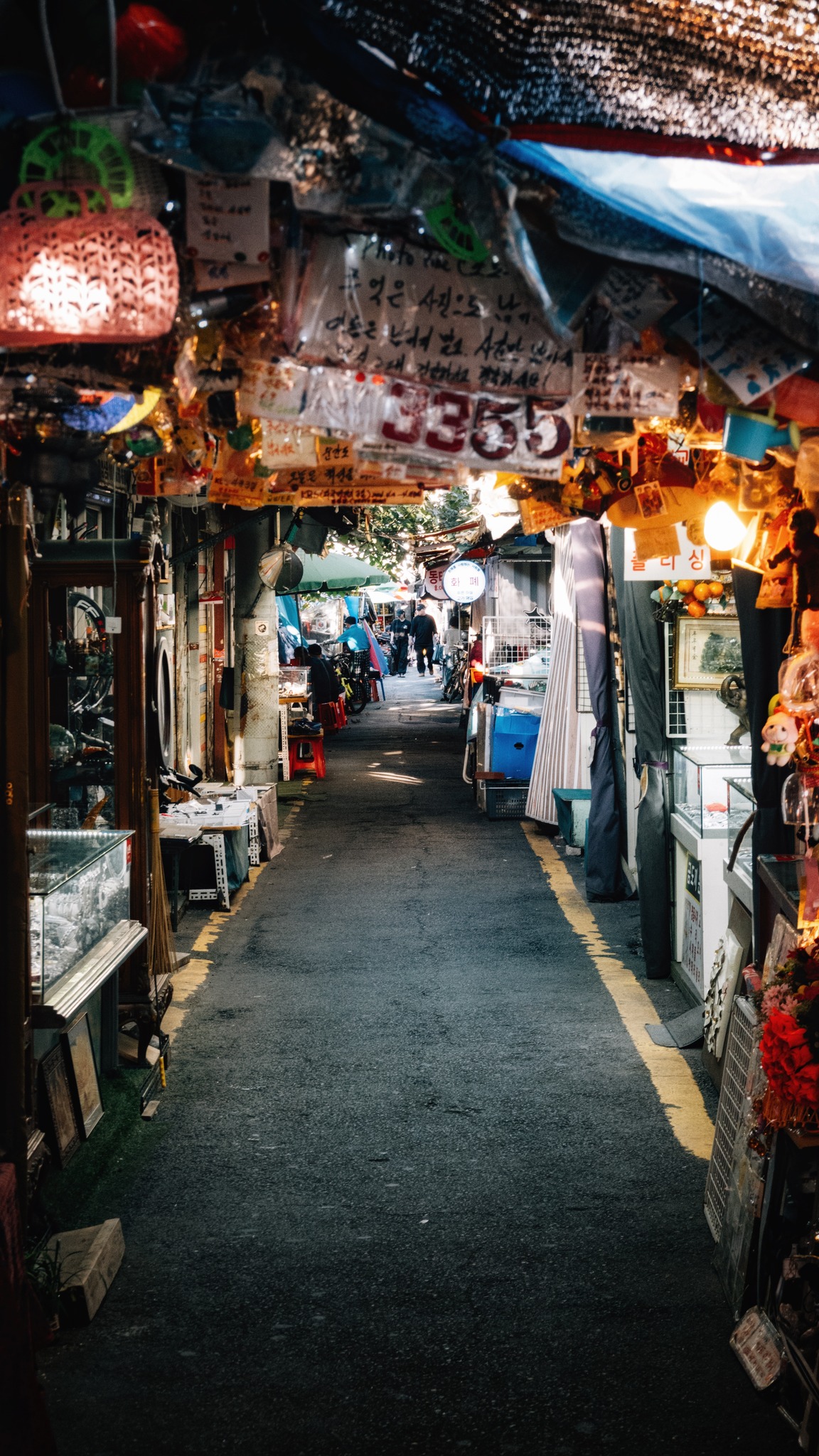 Explore Jongno's Vintage Treasures And Photo Opportunities