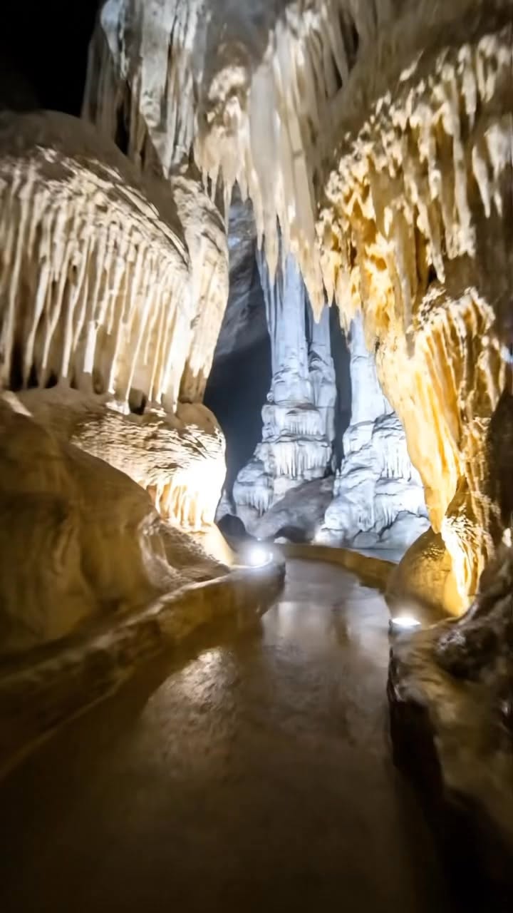 Grotte di Frasassi: Italy's Limestone Cave Wonders