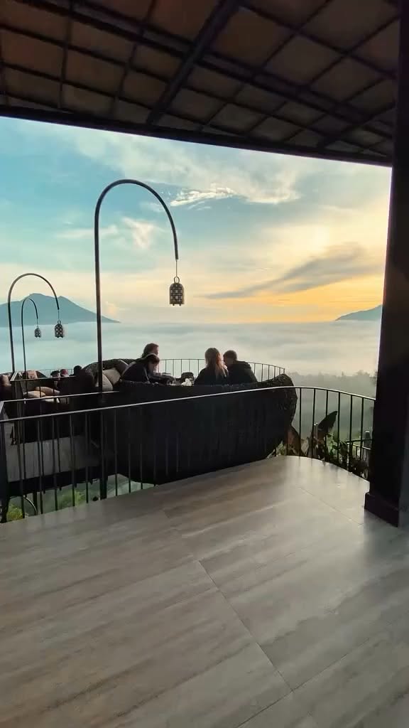 Bali Swing and Akasa Cafe Sunrise Tour