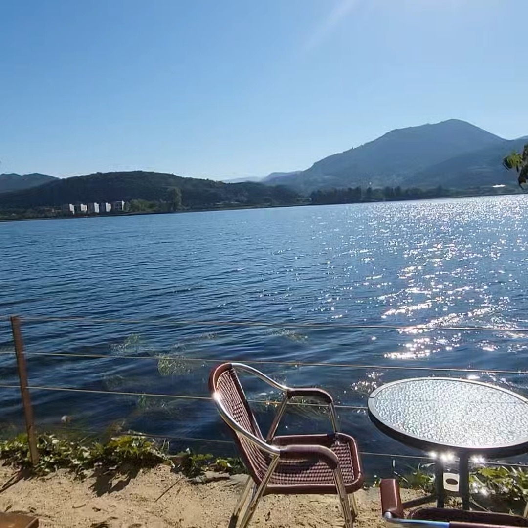 Daenerys Cafe: A Riverside Retreat in Namyangju