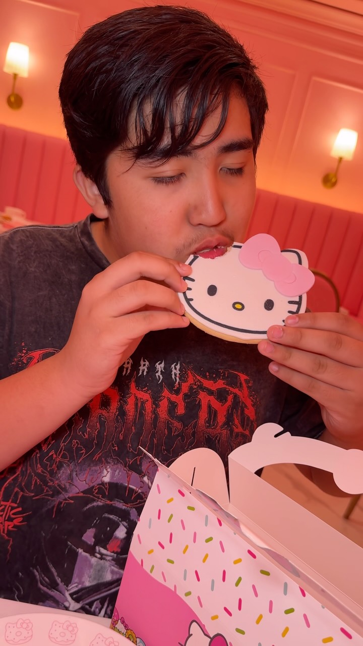 Hello Kitty Cafe's Largest Las Vegas Location Opens