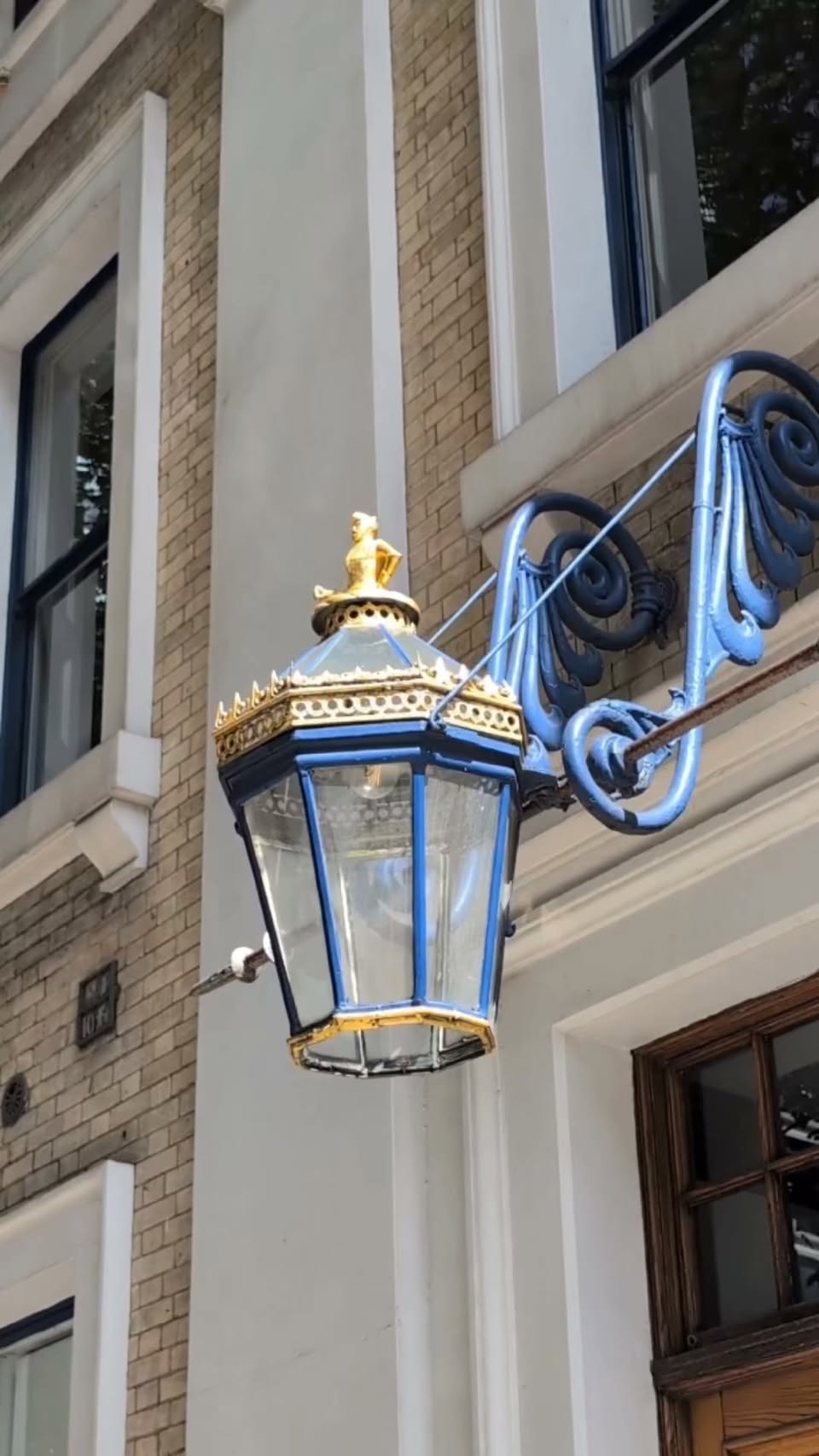 Hidden Histories Uncovered On London Walking Tours