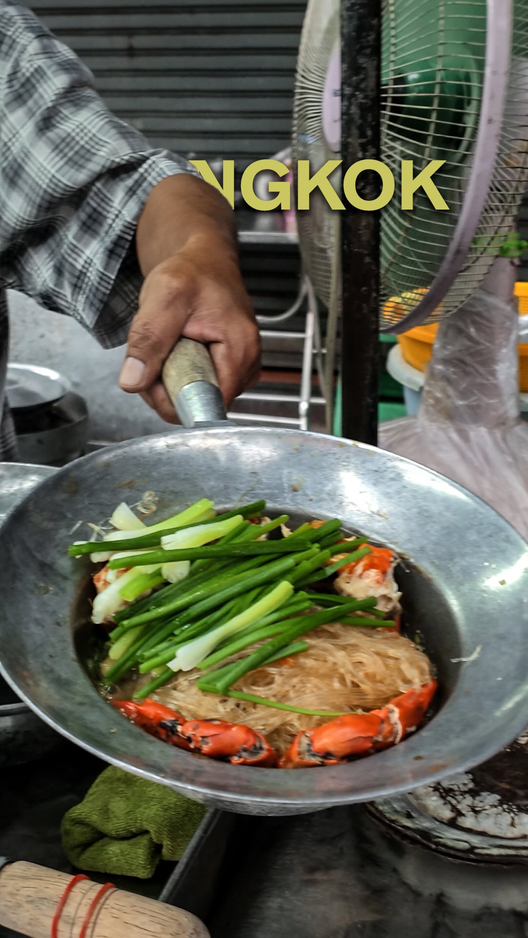 Michelin-Recognized Crab Stalls Near BTS Wongwian Yai