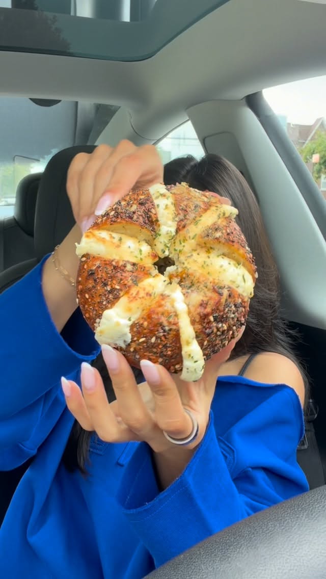 Bronx Cafe Offers Garlic Bagel Dupe