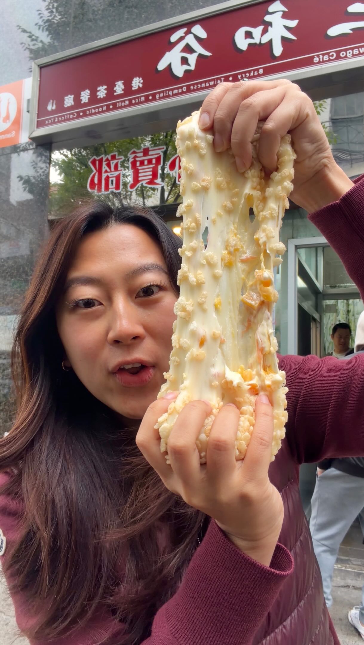 Sanmiwago Cafe Offers Huge Mochi in Chinatown