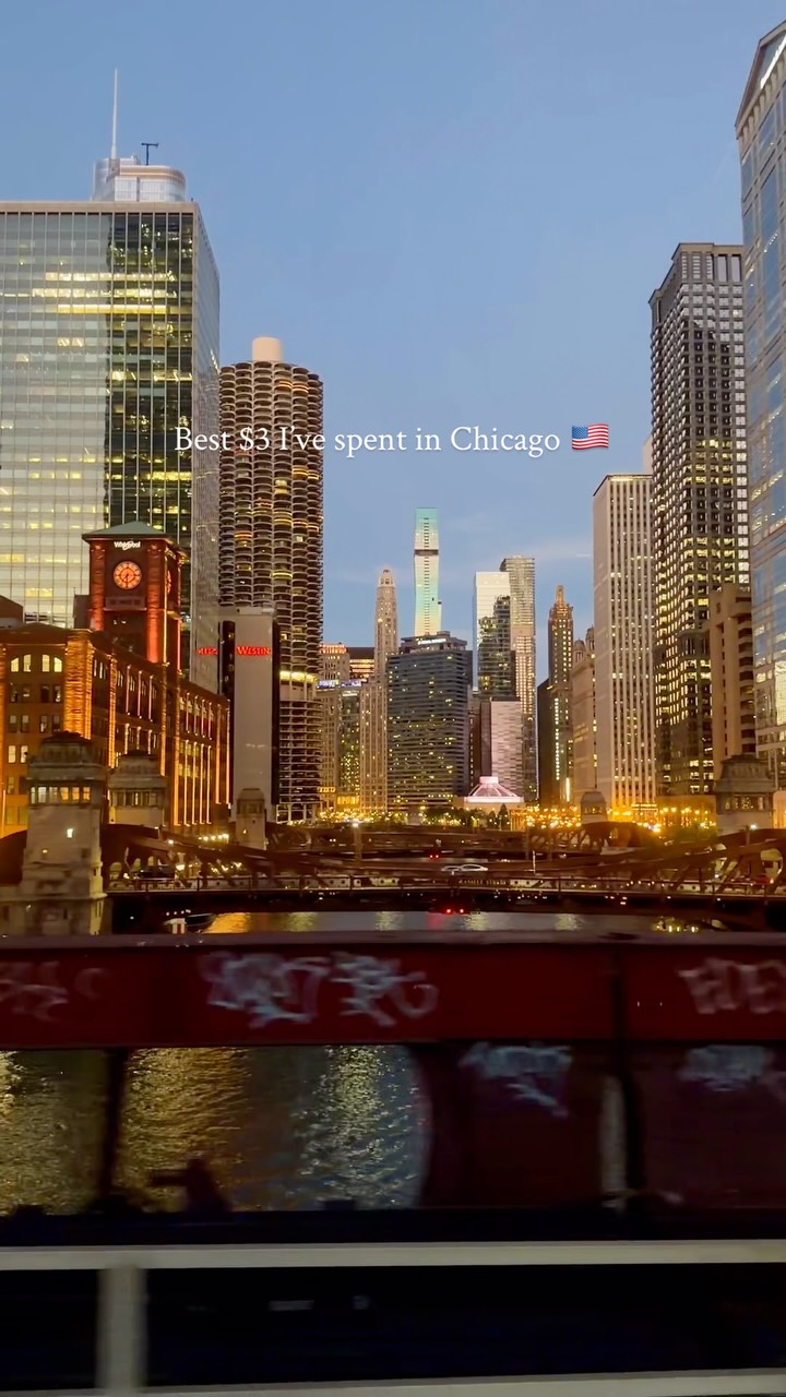 Train Ride Offers Stunning Chicago River Views