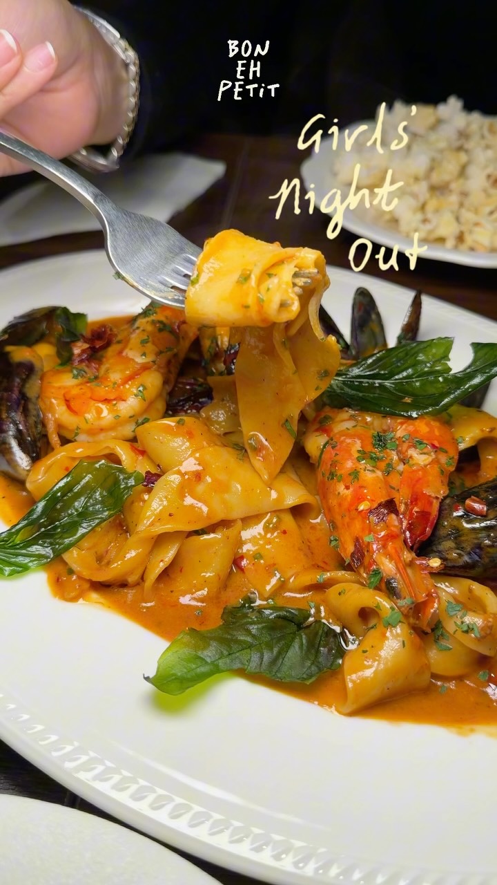 Bangkok Restaurant Offers Diverse Italian and Asian Flavors