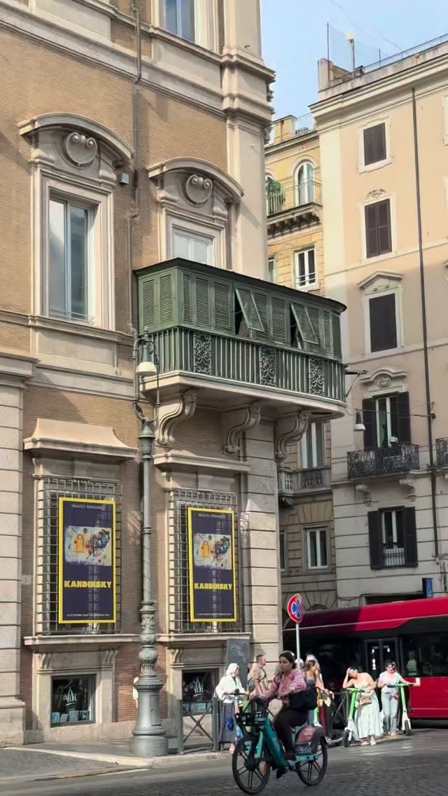 Rome's Palazzo Bonaparte and Piazza Venezia