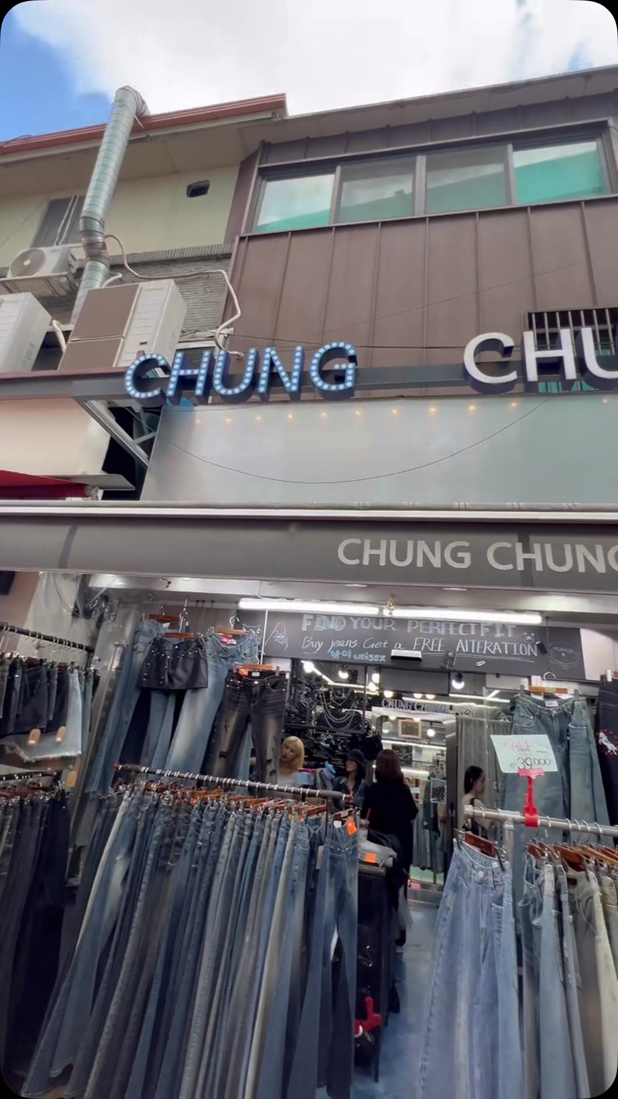 Hongdae's Custom Jeans Shop Offers Quick Alterations