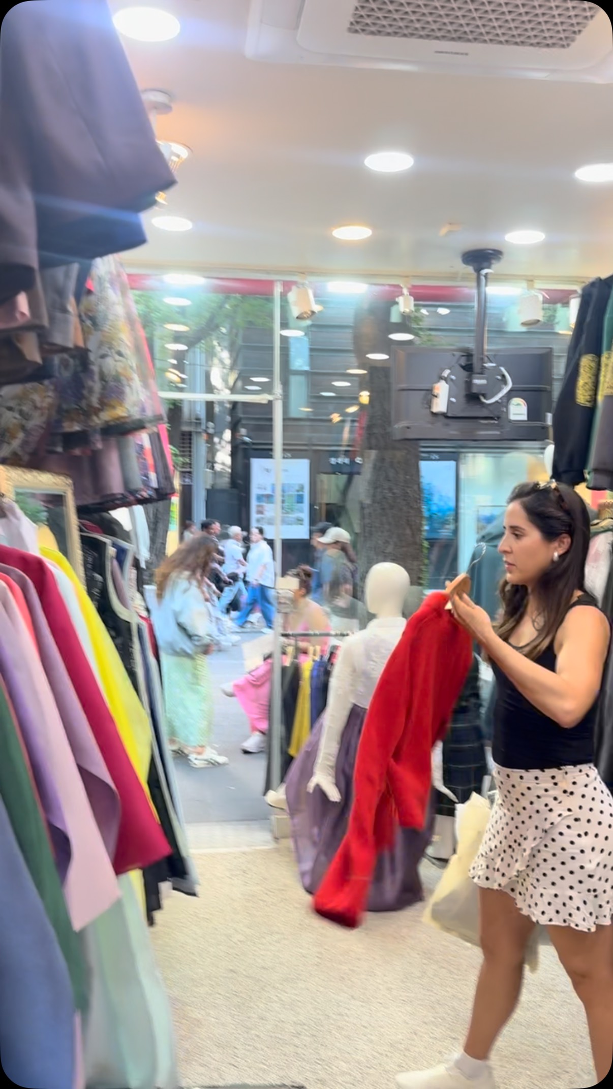 Korean Hanbok Shops Attract International Visitors