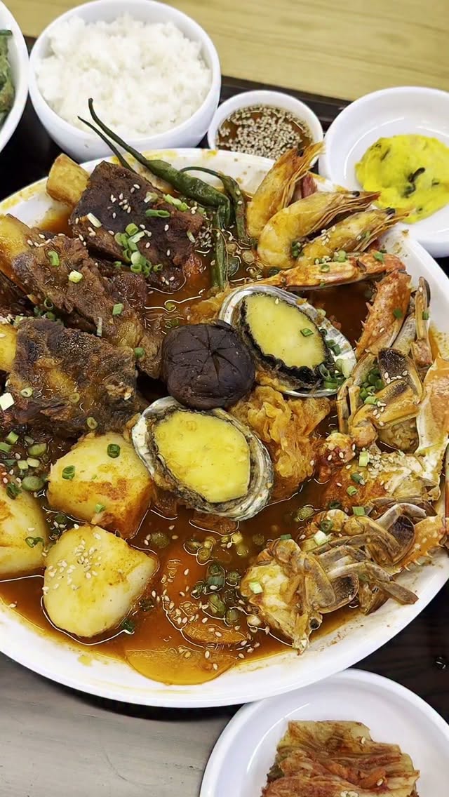 Hongdae Galbital Offers Diverse Korean Feast