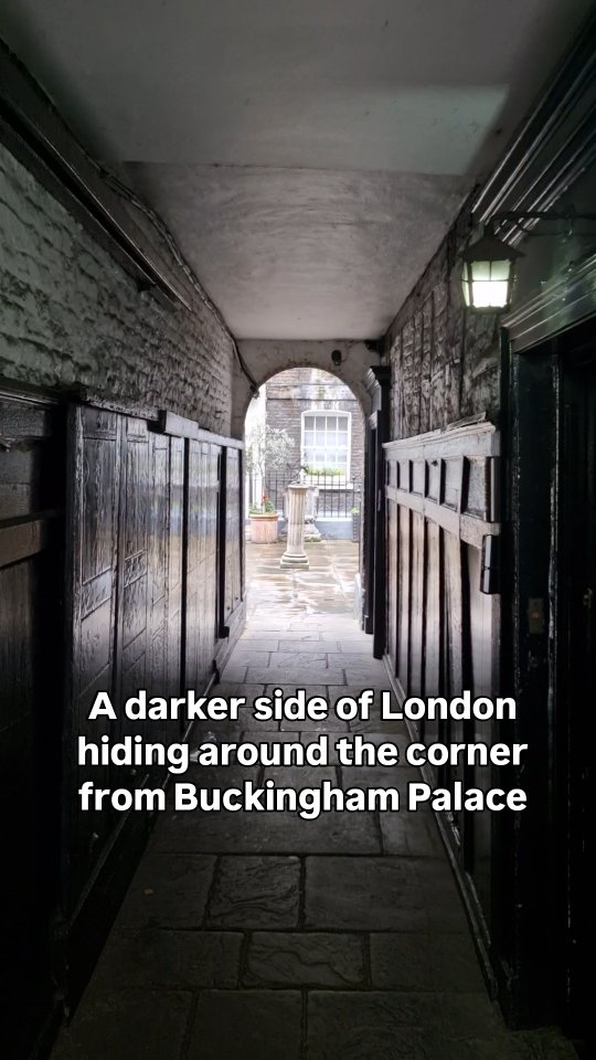 London's Dark Past: Royal Palaces & Hidden Histories