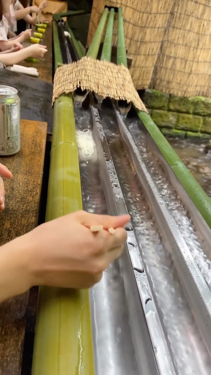 Hirobun Offers Unique Flowing Noodle Experience