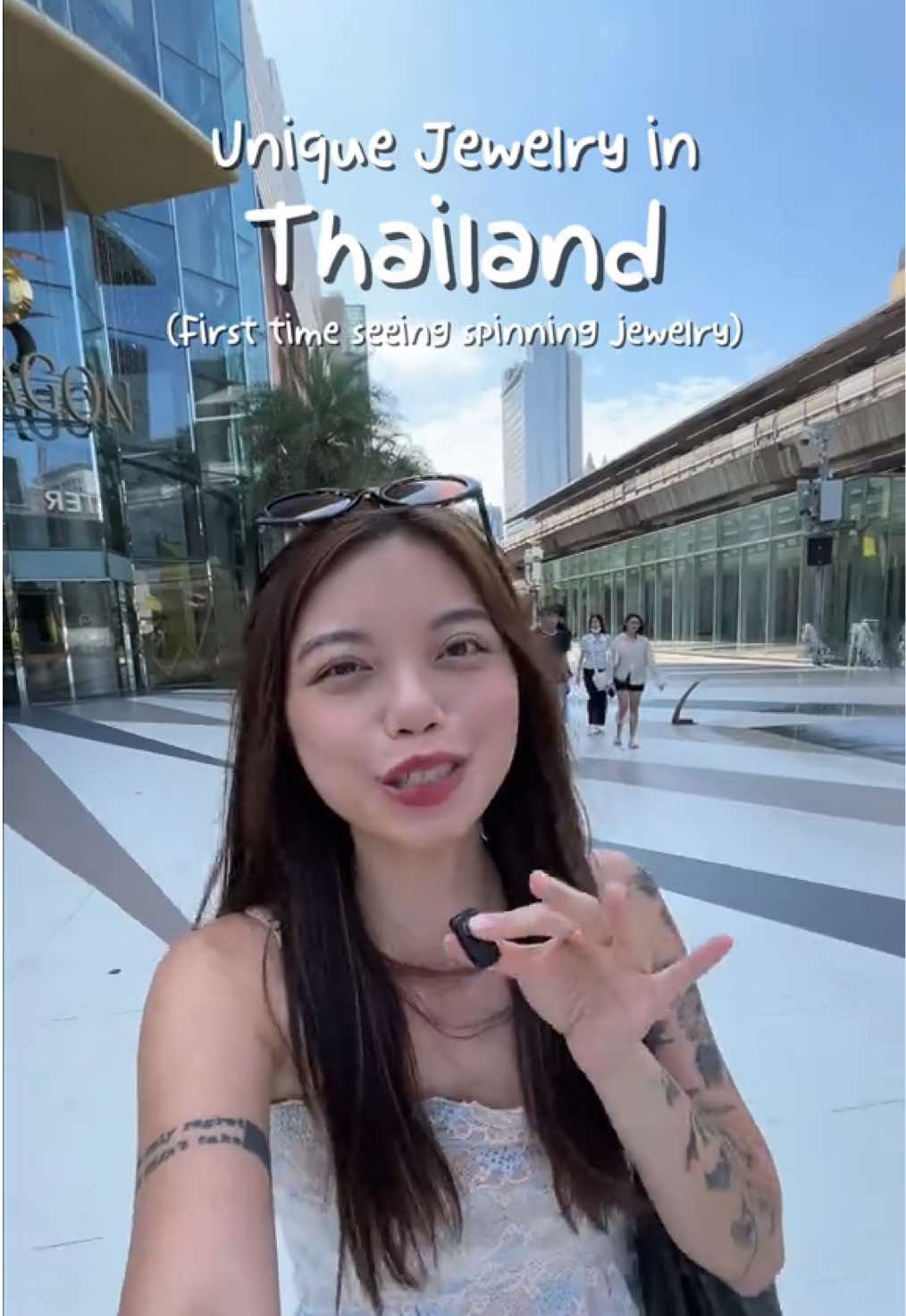 Siam Center Spotlights Unique Spinning Jewelry Brand