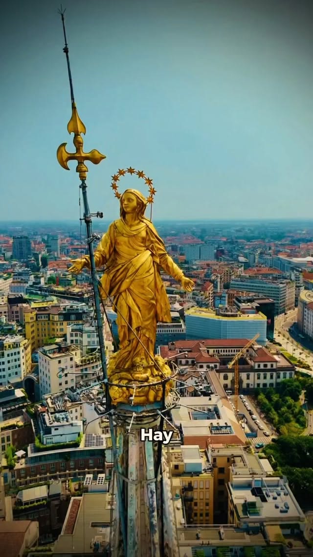 Milan Cathedral's Architectural Grandeur and Visiting Tips