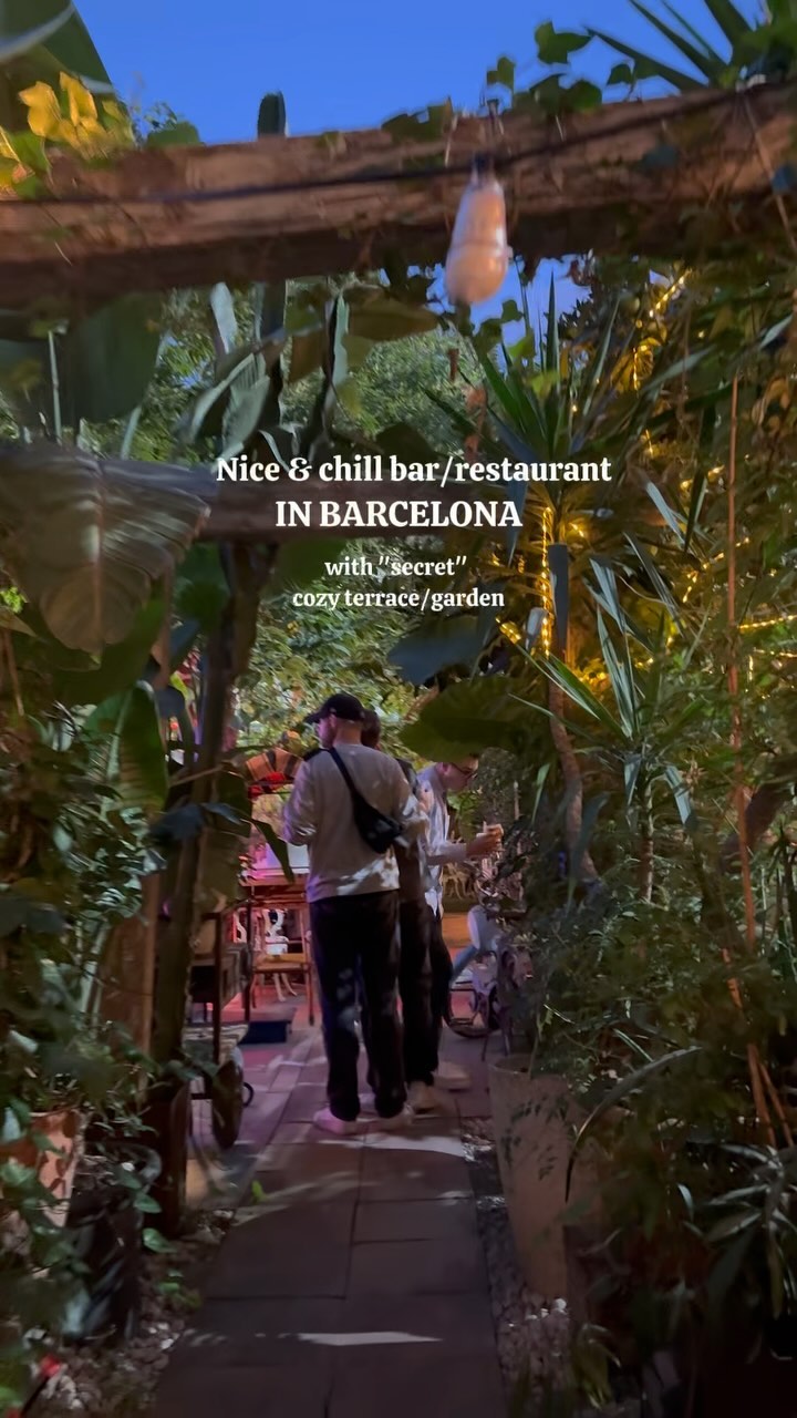 Alice Secret Garden: Cozy Barcelona Bar With Lively Vibe