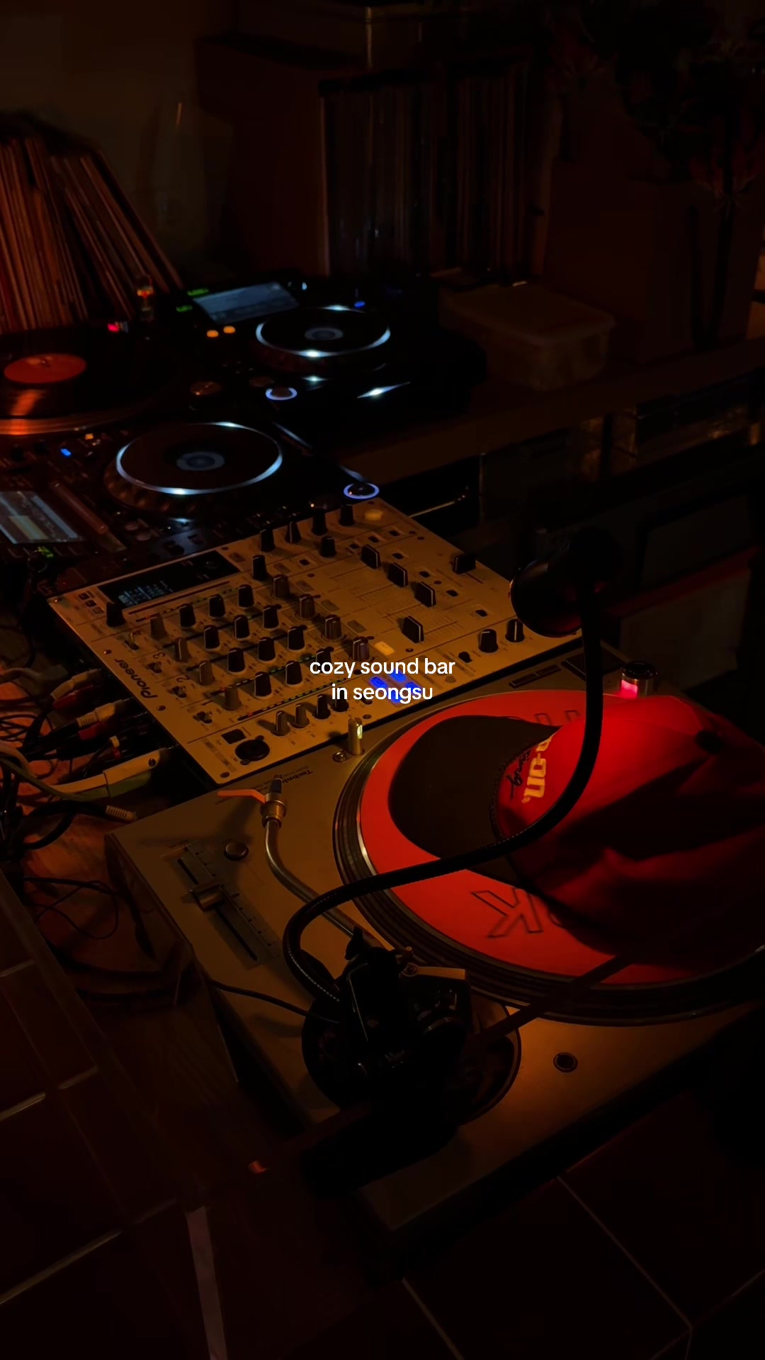 Dumb Seoul Sound Bar: Cocktails and Vinyl