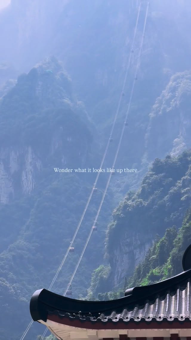 Tianmen Mountain Cable Car Ascends To Scenic Views