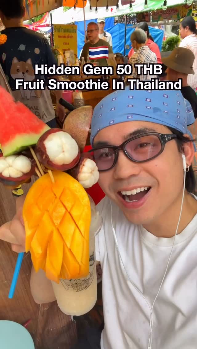 Bangkok Smoothie Vendor Offers Fresh Fruit Creations
