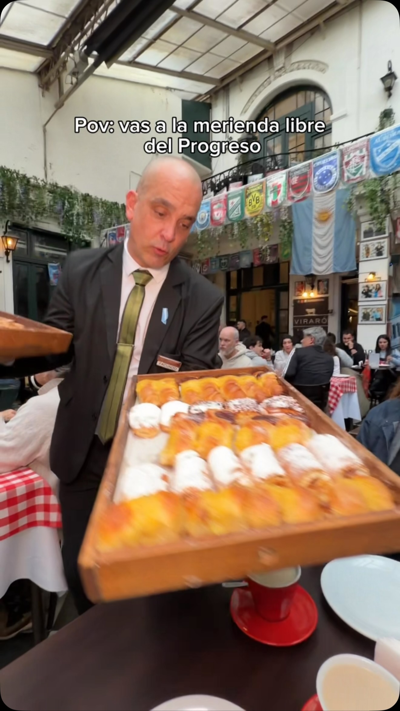 Club Del Progreso Offers Abundant All-You-Can-Eat Tea