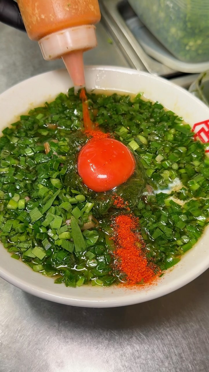 Akihabara Ramen Spots Feature Garlic Chive Noodles