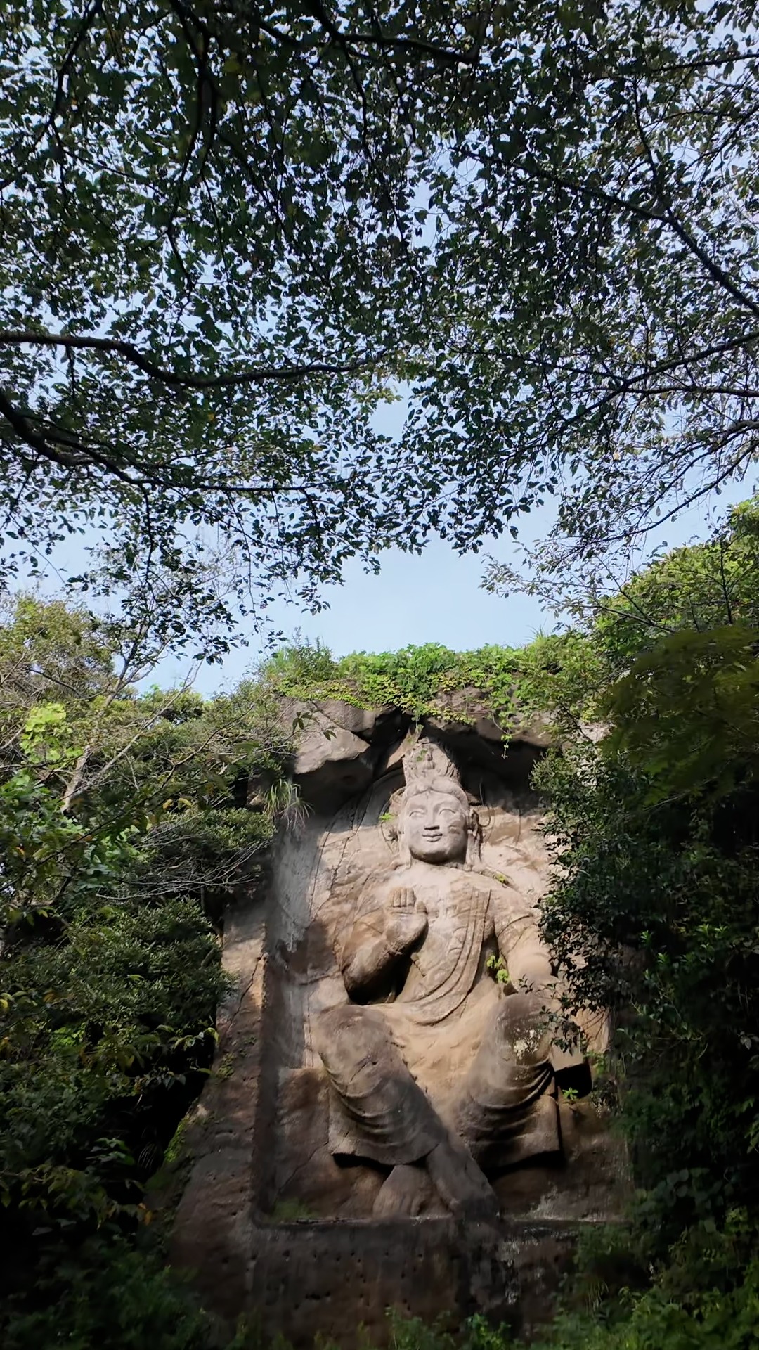 Takatoriyama Park: Buddha Rock Carving