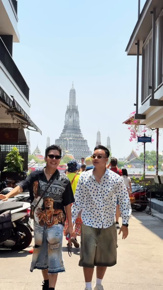 Bangkok Food Tour: Noodle and Seafood Delights