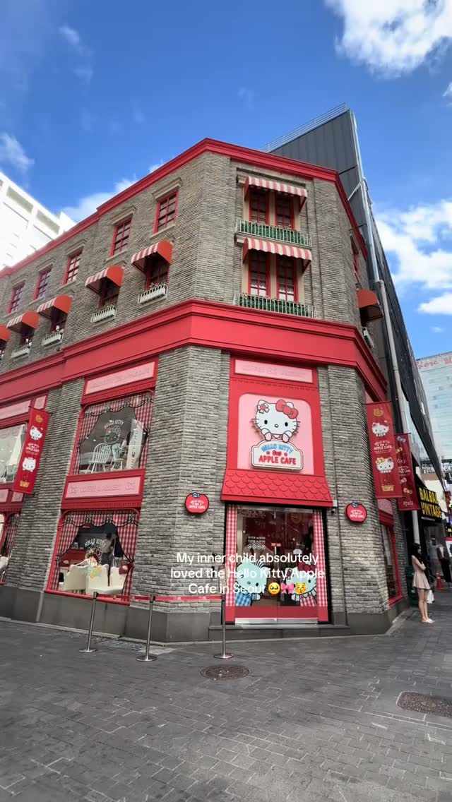 Hello Kitty Apple Cafe