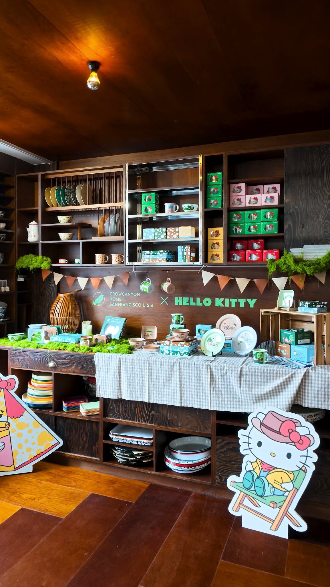 Hello Kitty x Crow Canyon Tableware Collaboration