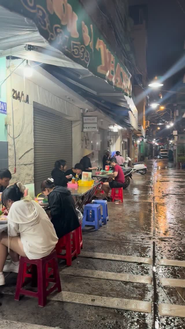 Saigon Chinatown's Hot Spot Fried Pork Rice